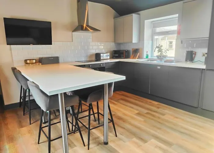 Sloane Modern 2 Bedroom Seafront Apartment