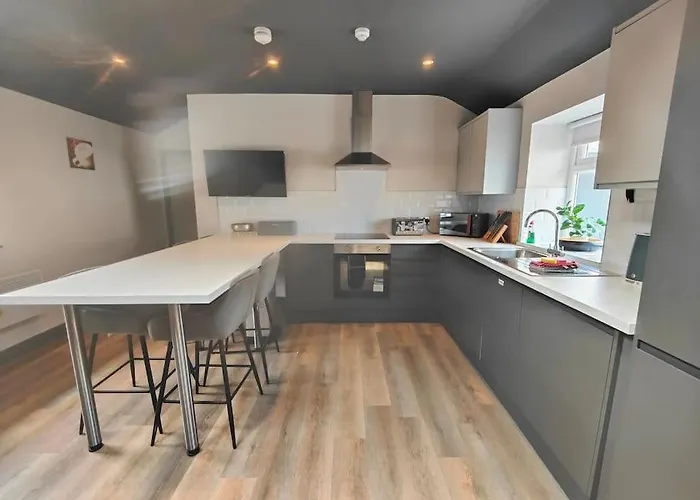 Sloane Modern 2 Bedroom Seafront Apartment